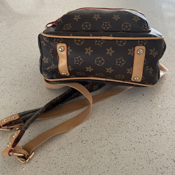 Designer look alike back pack - Picture 5 of 13